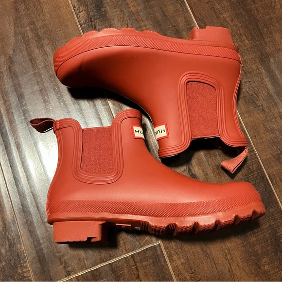 * NEW * Hunter Women’s Chelsea Boots - 5 Military Red - Picture 2 of 7
